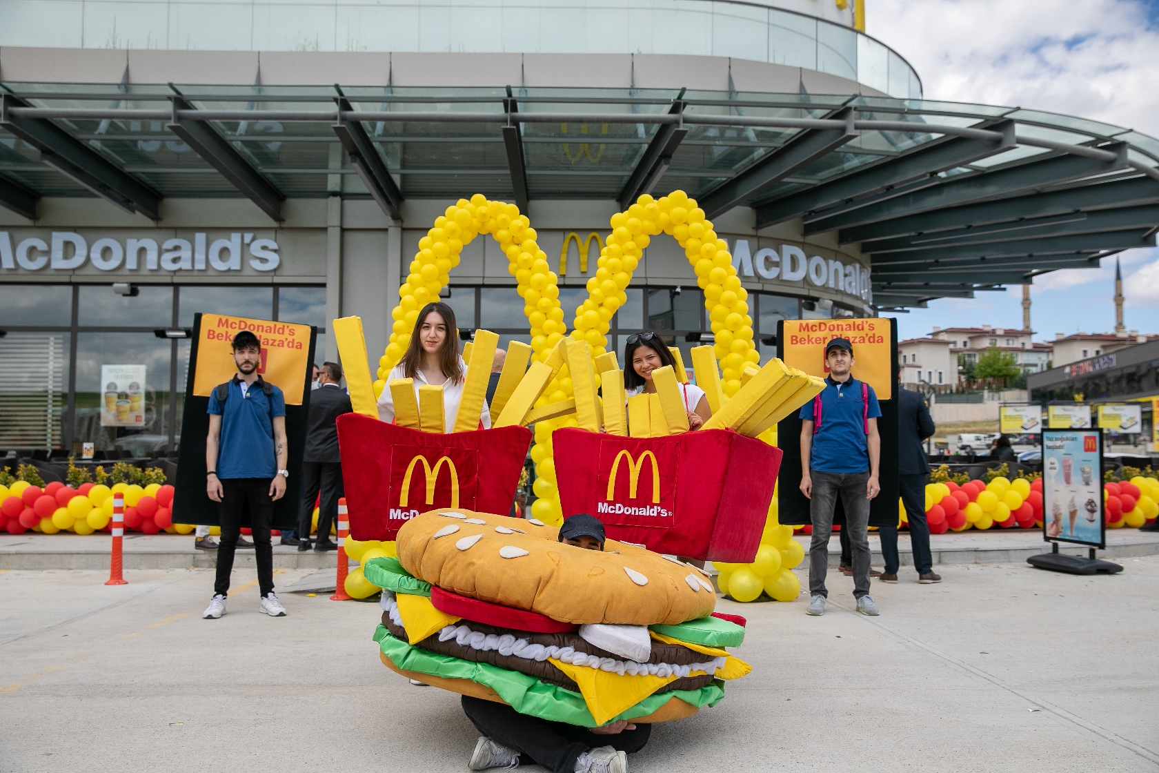 McDonald’s’ın başkentteki 23’üncü şubesi Beker Plaza’da açıldı