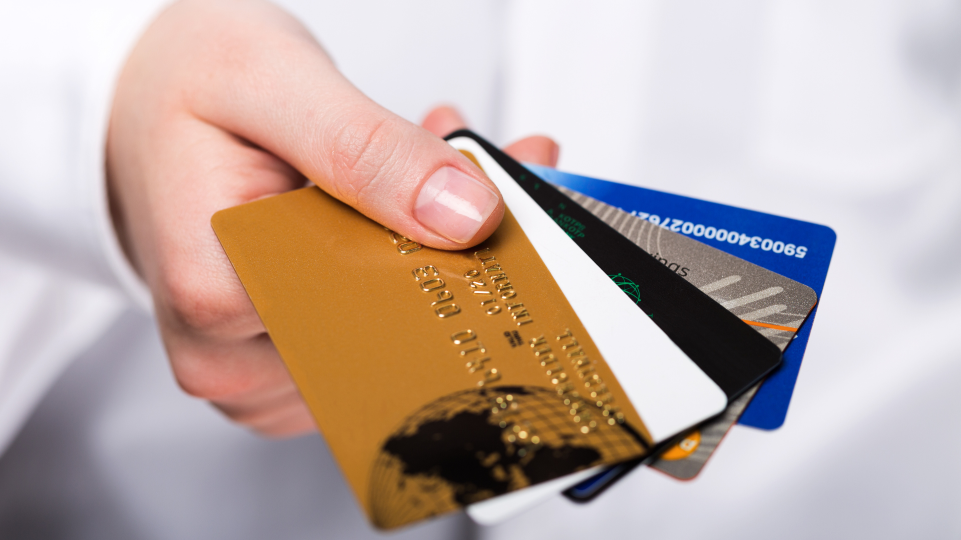 700 TL’yi bulan kredi kartı aidatları tüketicileri aidatsız kartlara yönlendirdi